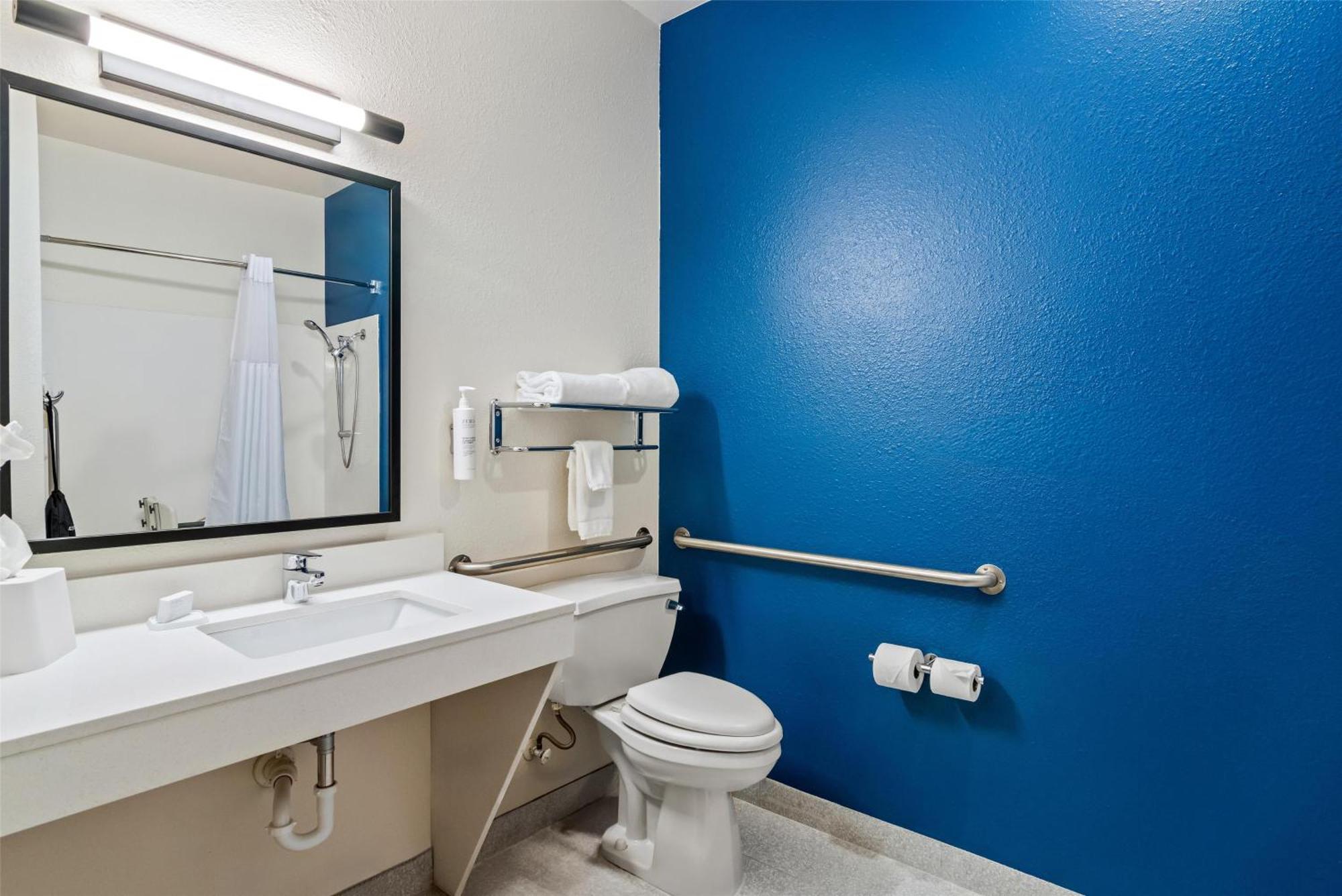 Inn & Suites Меррилвилл Экстерьер фото