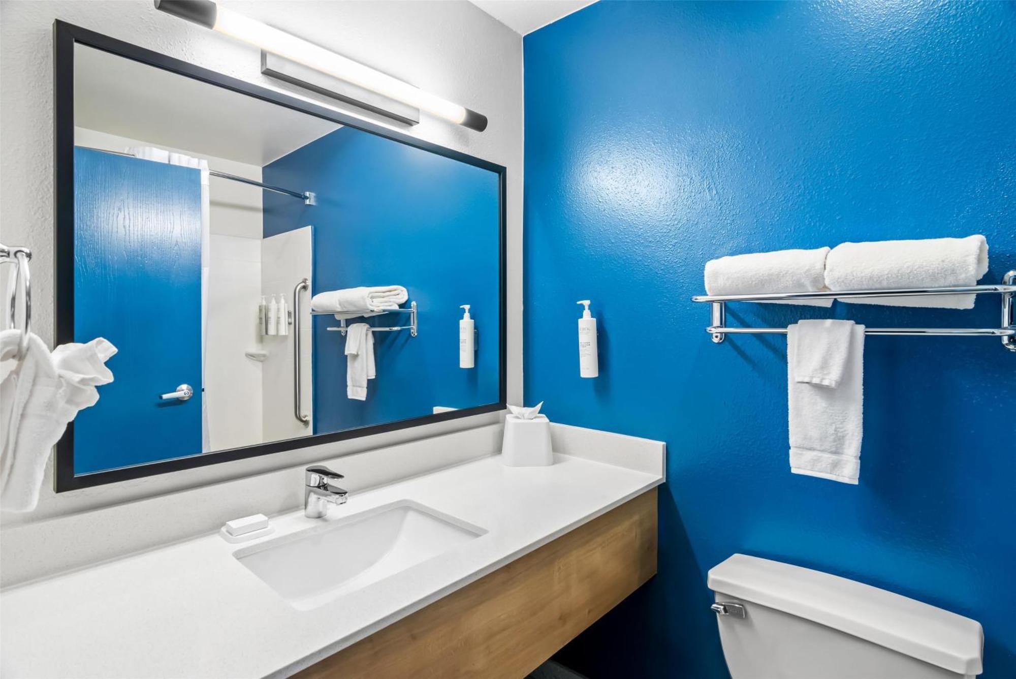 Inn & Suites Меррилвилл Экстерьер фото