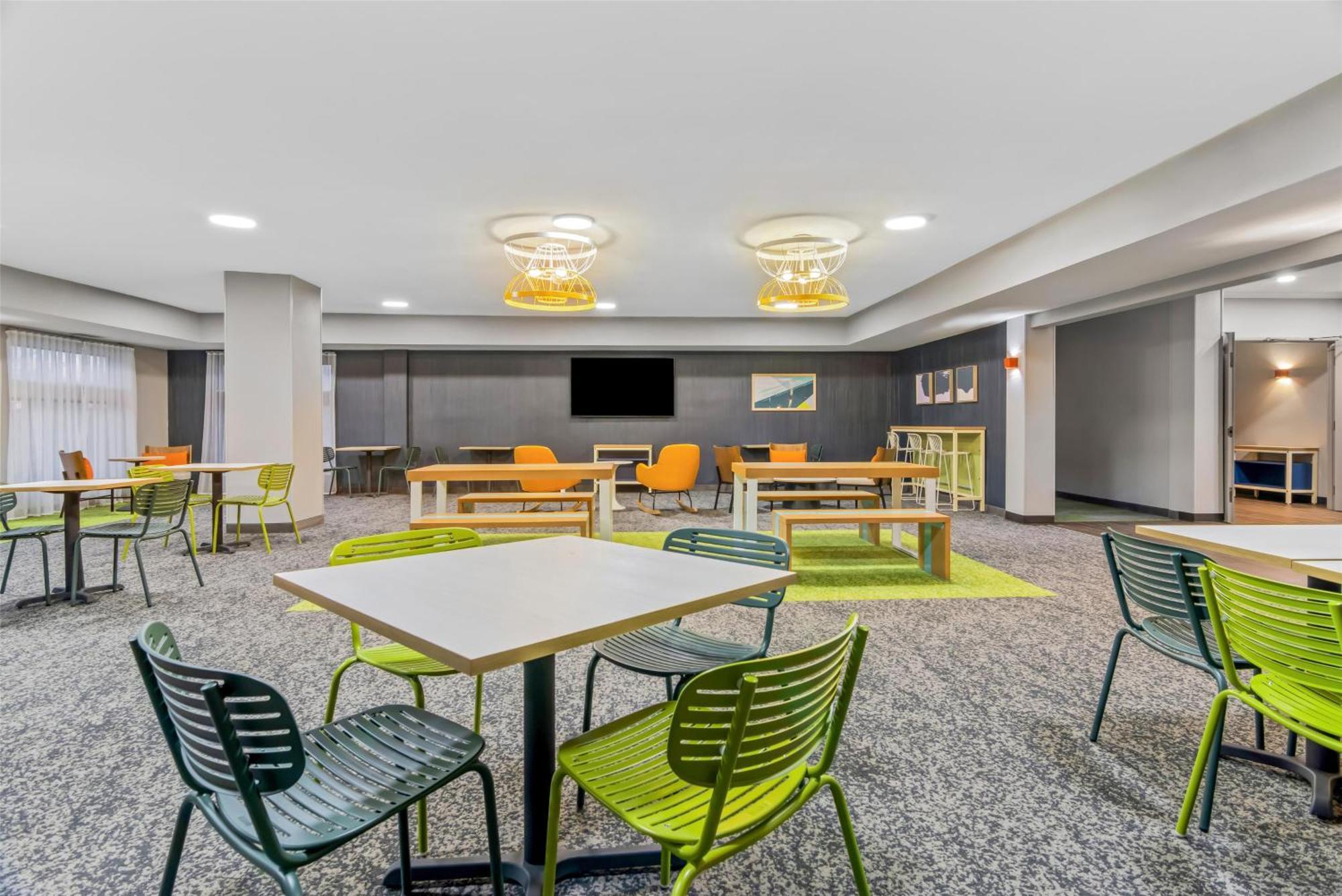 Inn & Suites Меррилвилл Экстерьер фото