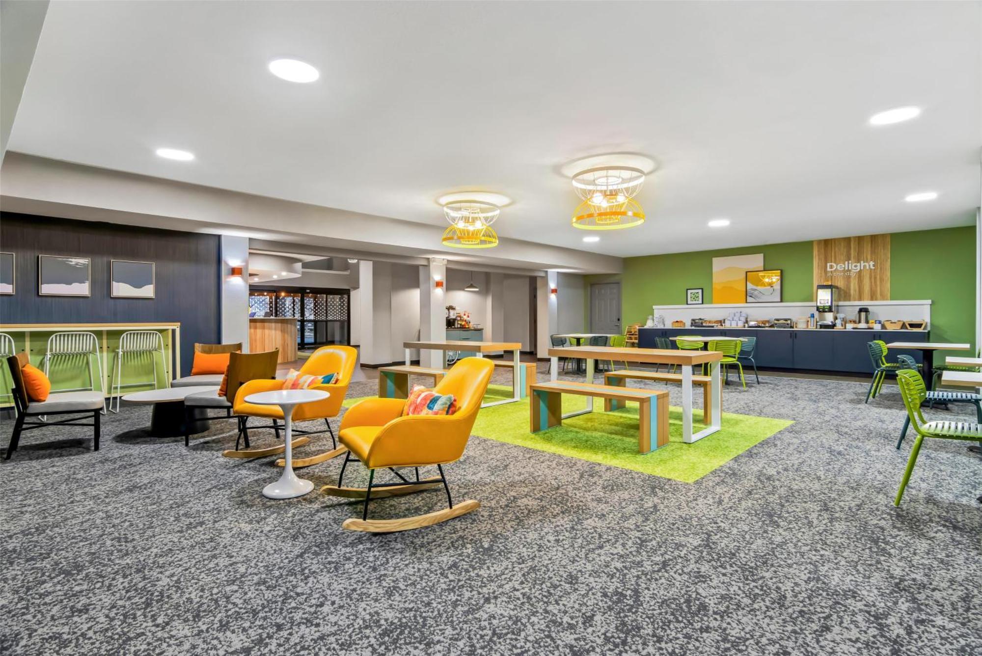 Inn & Suites Меррилвилл Экстерьер фото