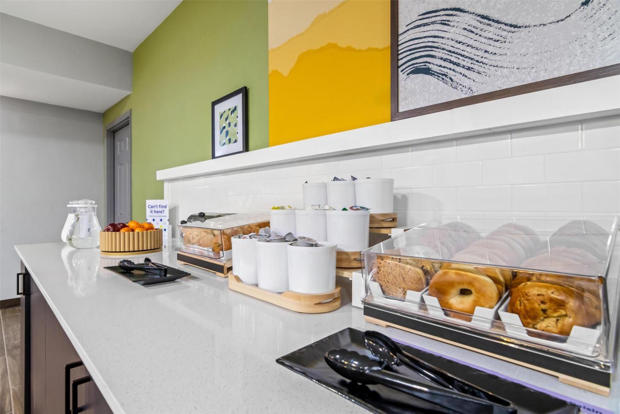 Inn & Suites Меррилвилл Экстерьер фото