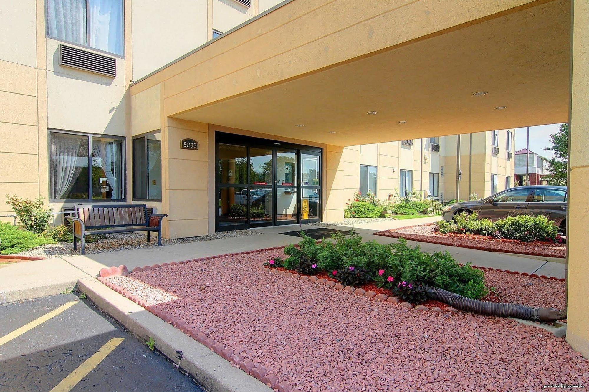 Inn & Suites Меррилвилл Экстерьер фото